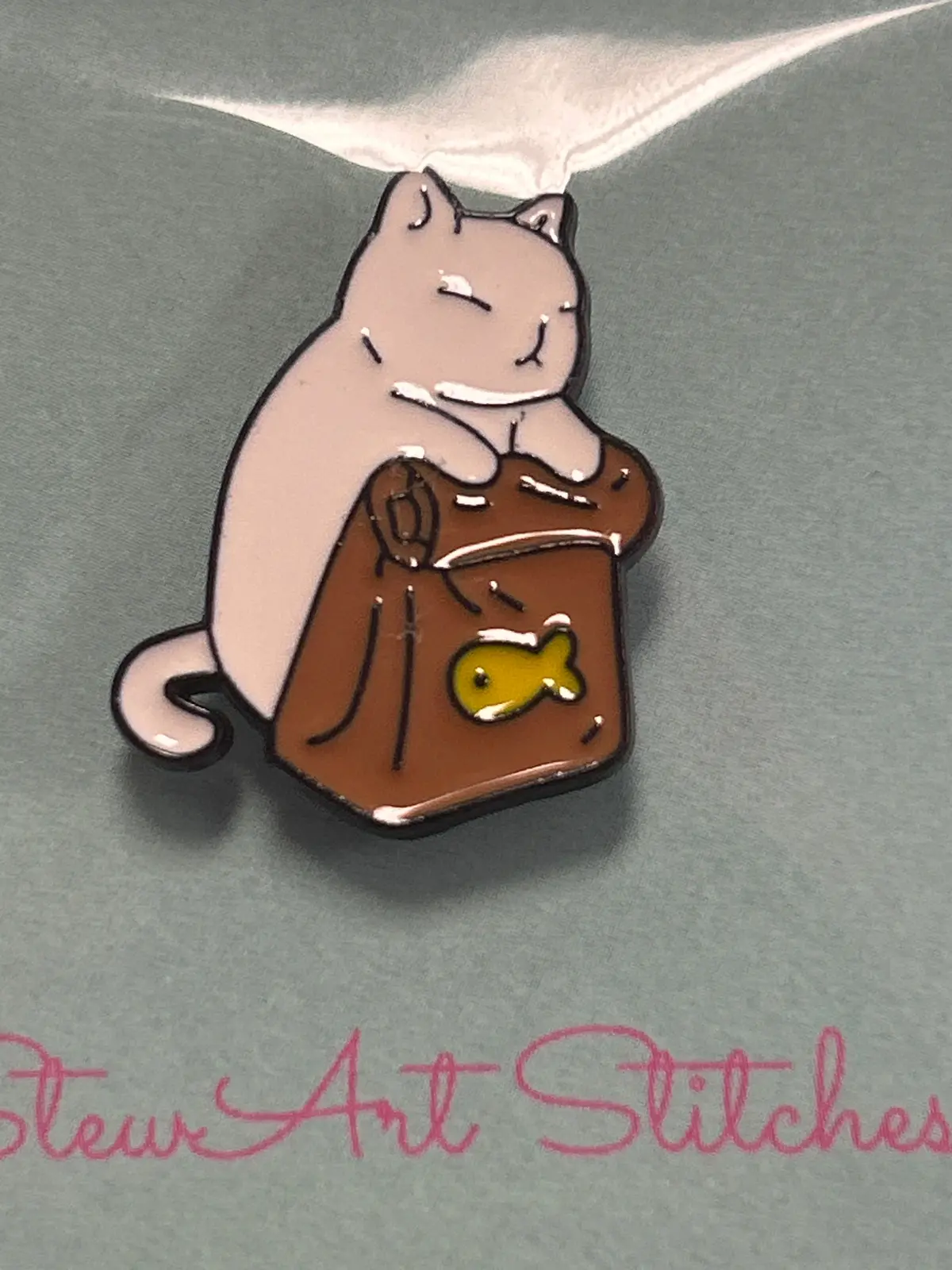 White Cat Needle Minder 1