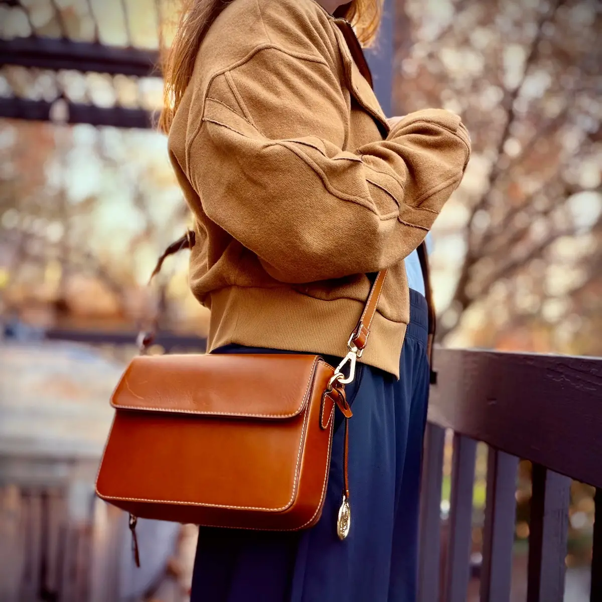 S&W Essential Concealed-Carry Crossbody 1