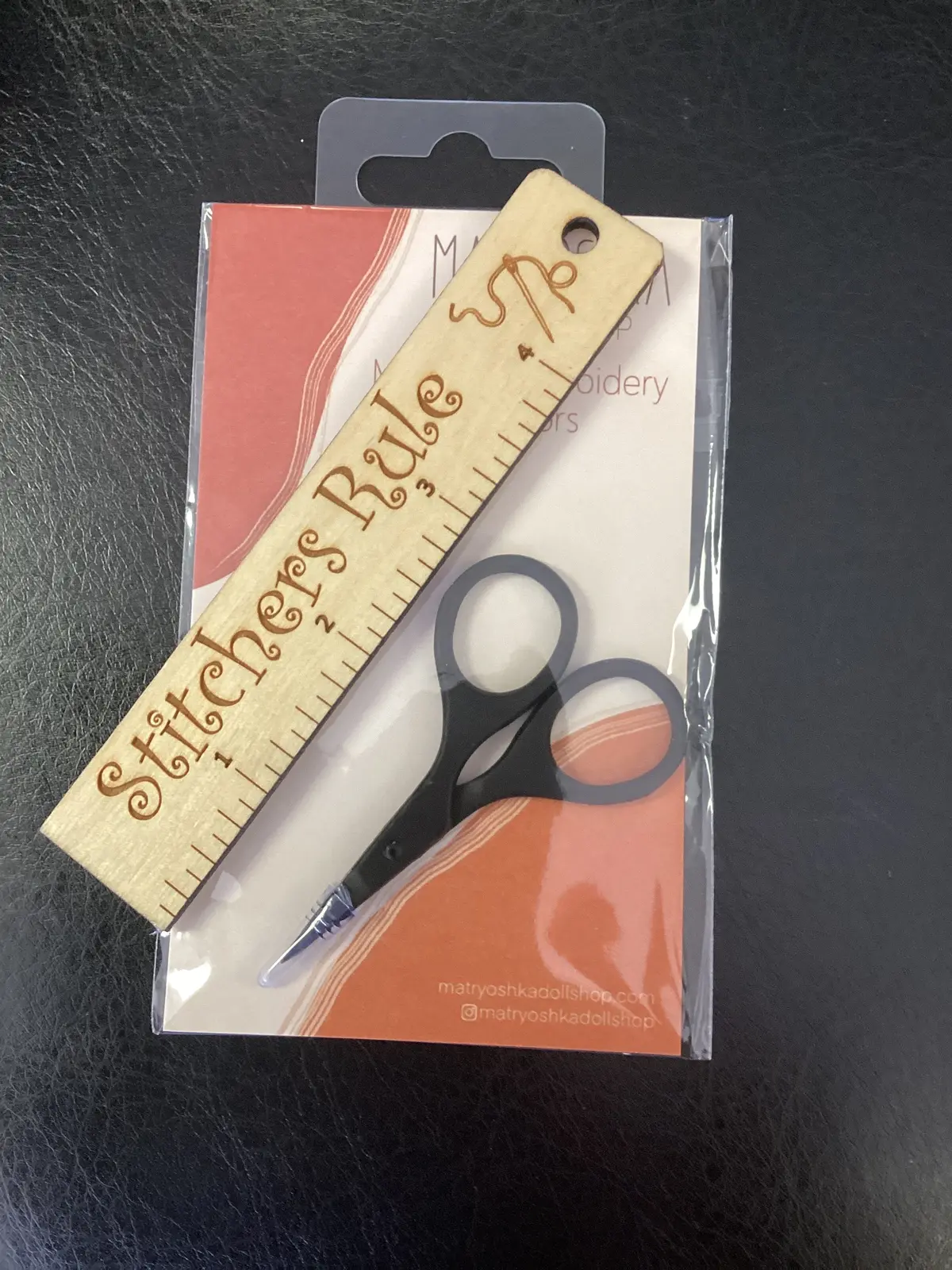 Tiny Embroidery Scissors - Black 1