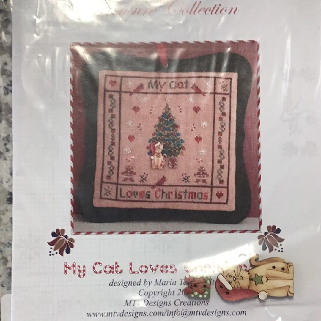 My Cat Loves Christmas 1