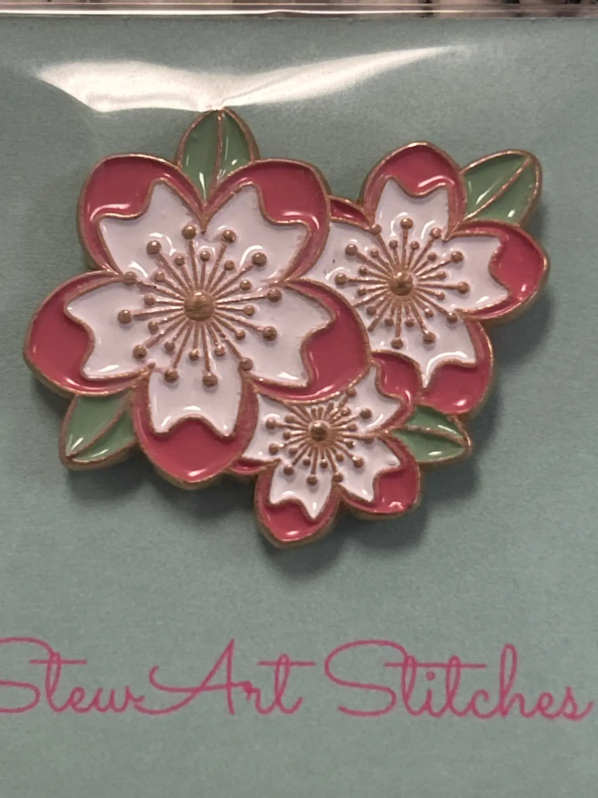 White And Pink Flowers Needle Minder 1