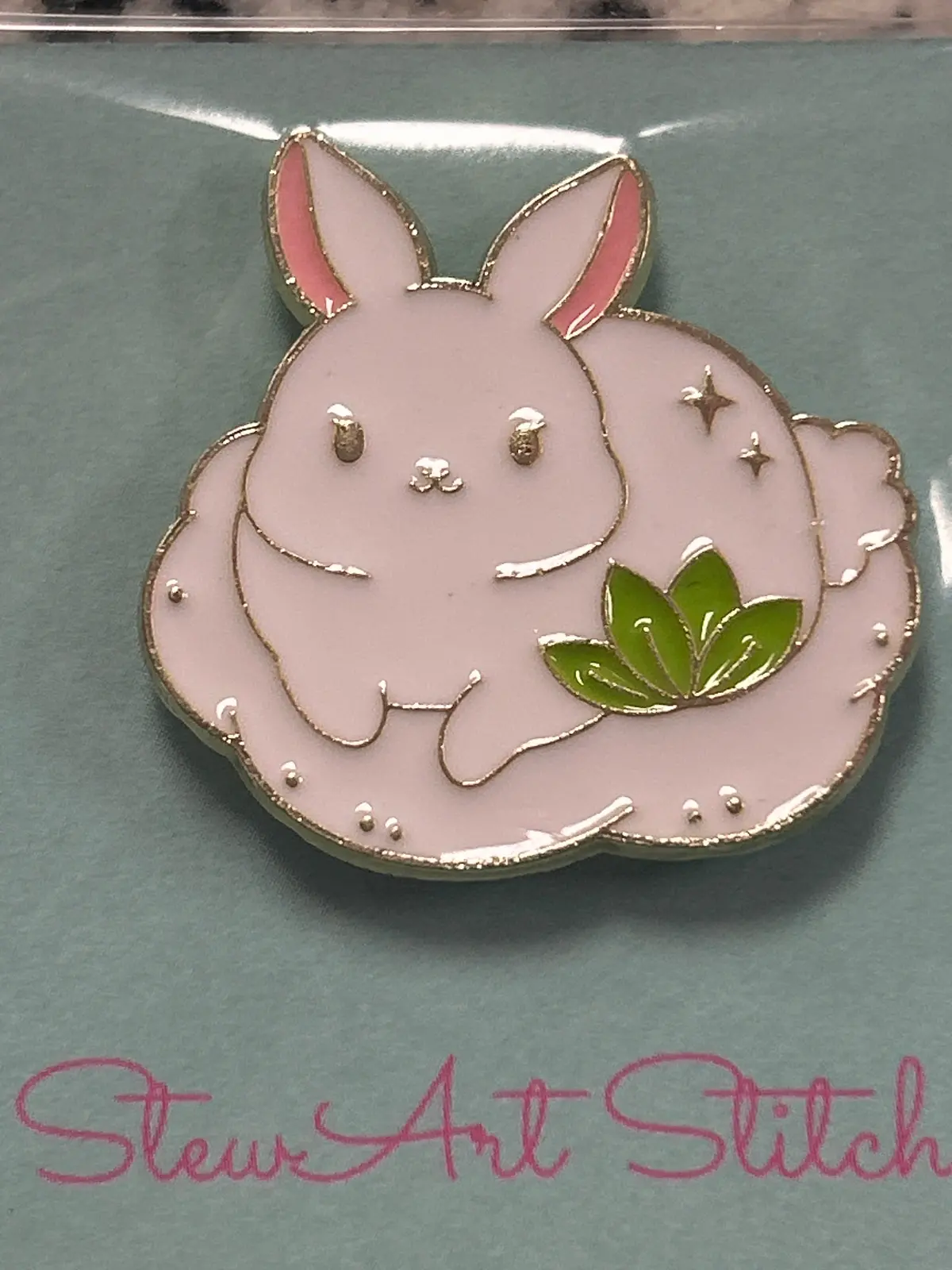 Fluffy Bunny Needle Minder 1