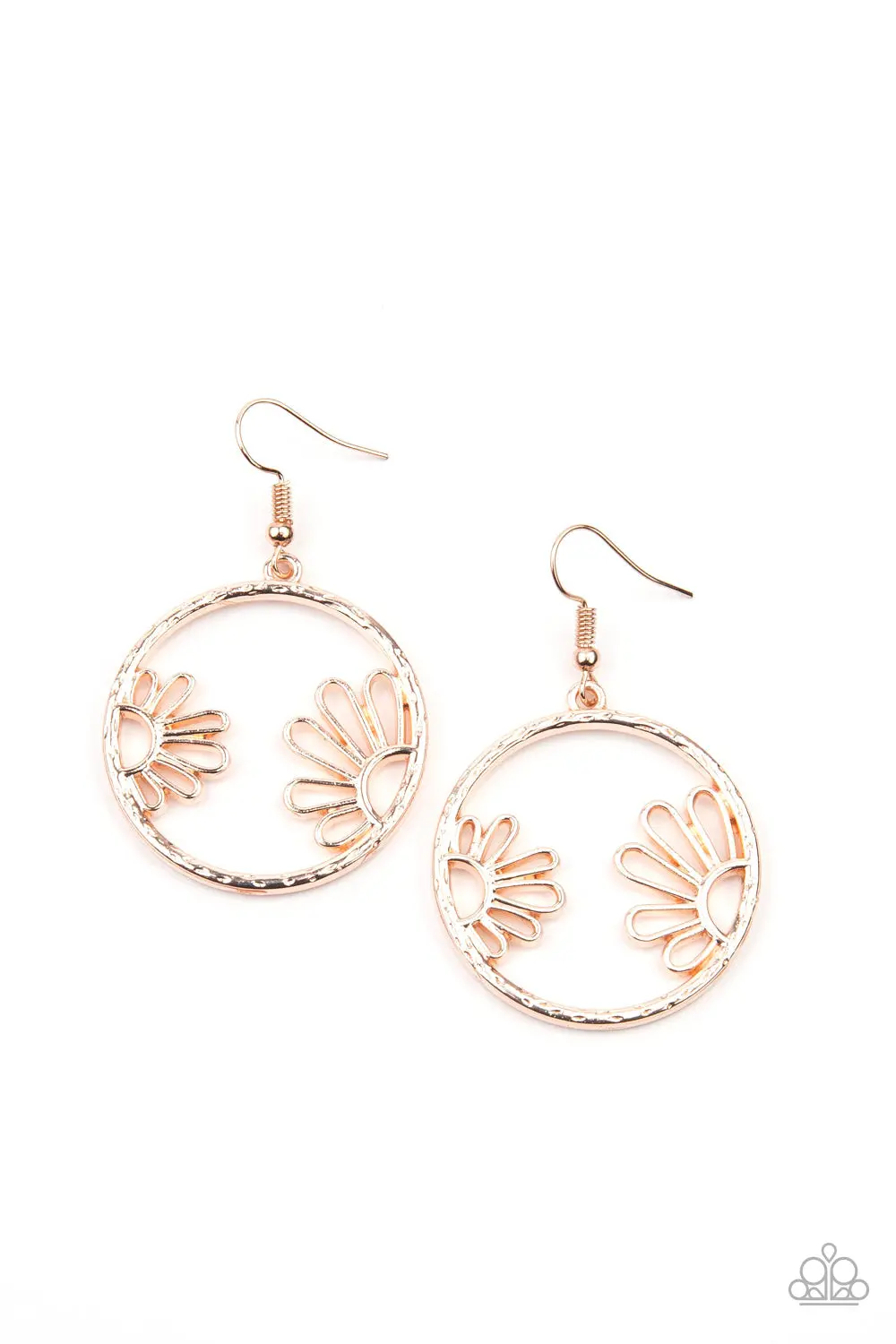 Paparazzi Demurely Daisy - Rose Gold 1