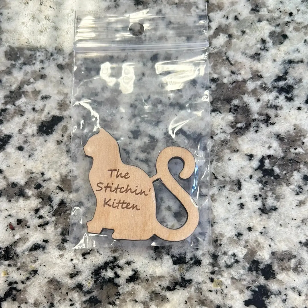 The Stitchin’ Kitten Wooden Needle Minder V2 1