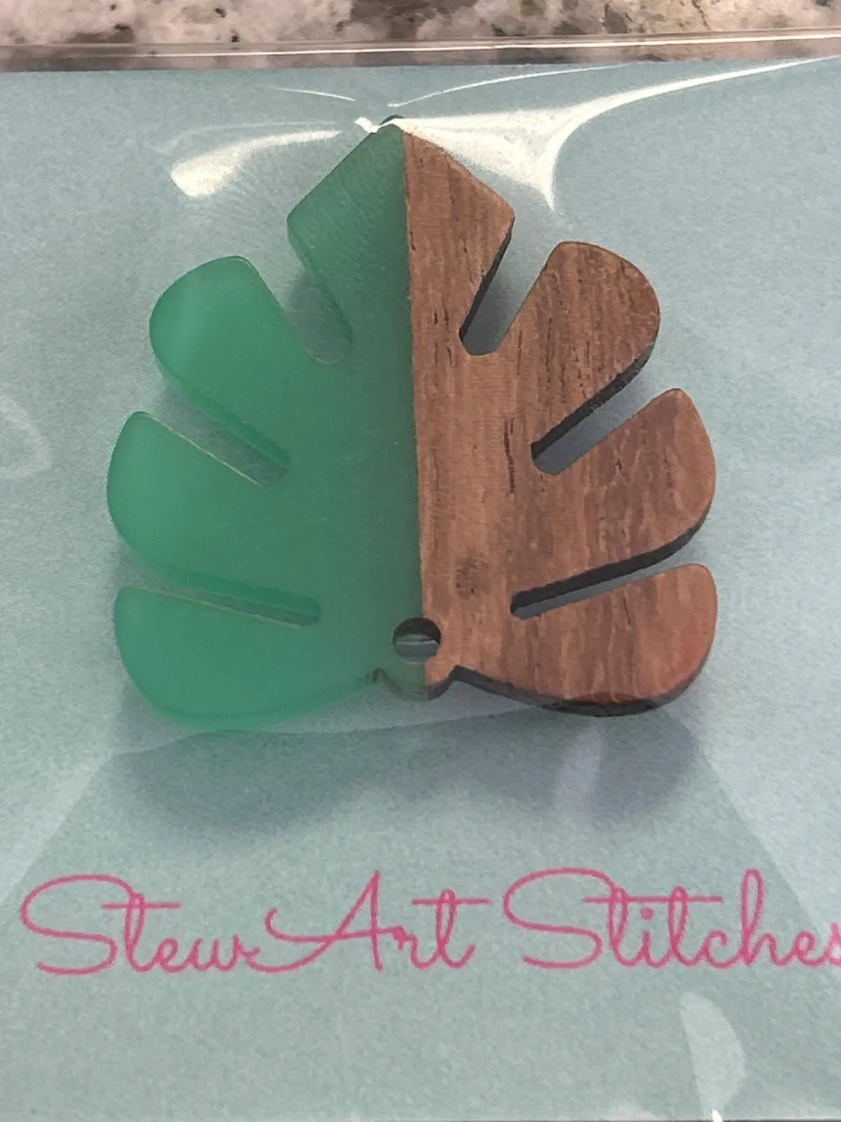 Green Wooden Leaf Needle Minder 1
