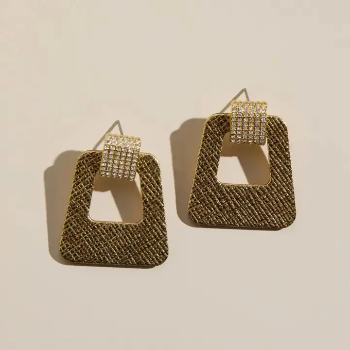 Avery | Gold Leaf 1
