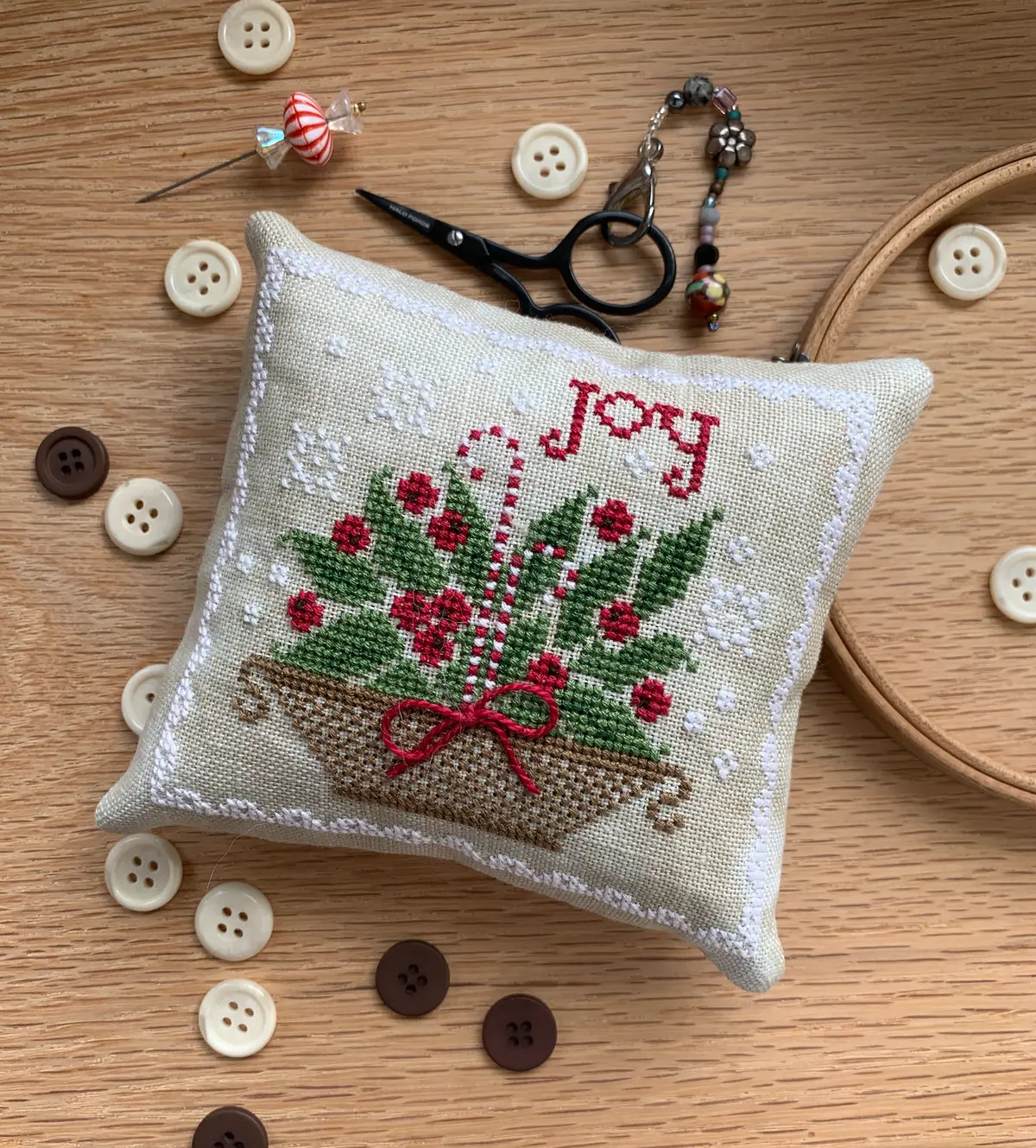 Holly Basket Pinkeep 1