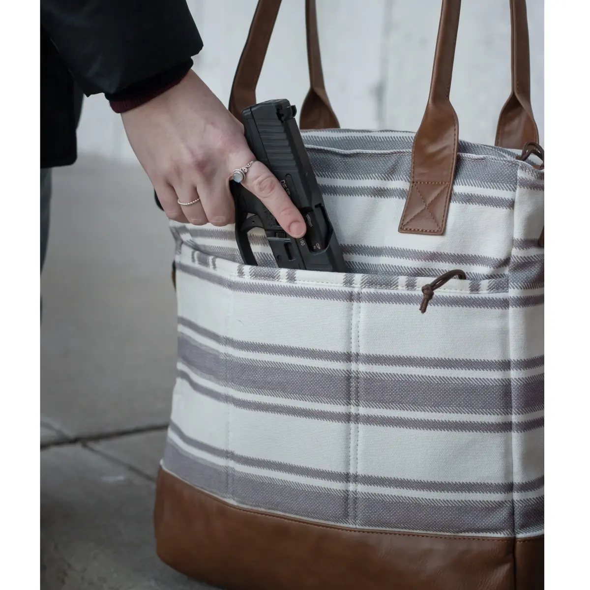 Concealed-Carry Shoulder Tote 1