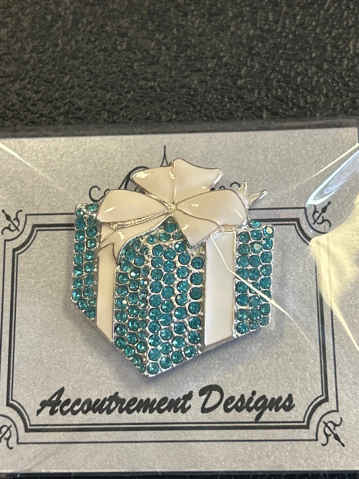 Tiffany Present Needle Minder 1