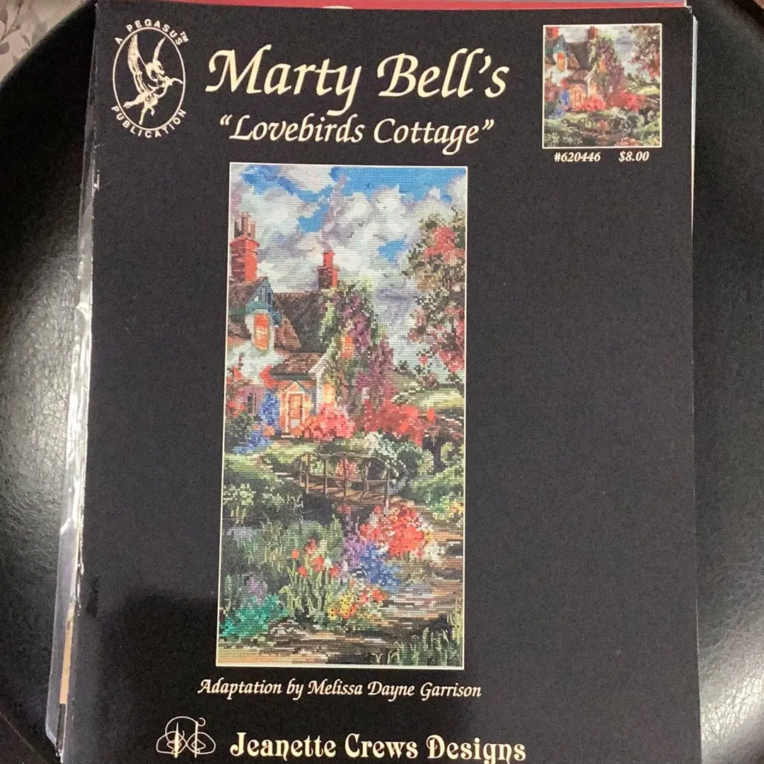 Marty Bell's Lovebirds Cottage 1