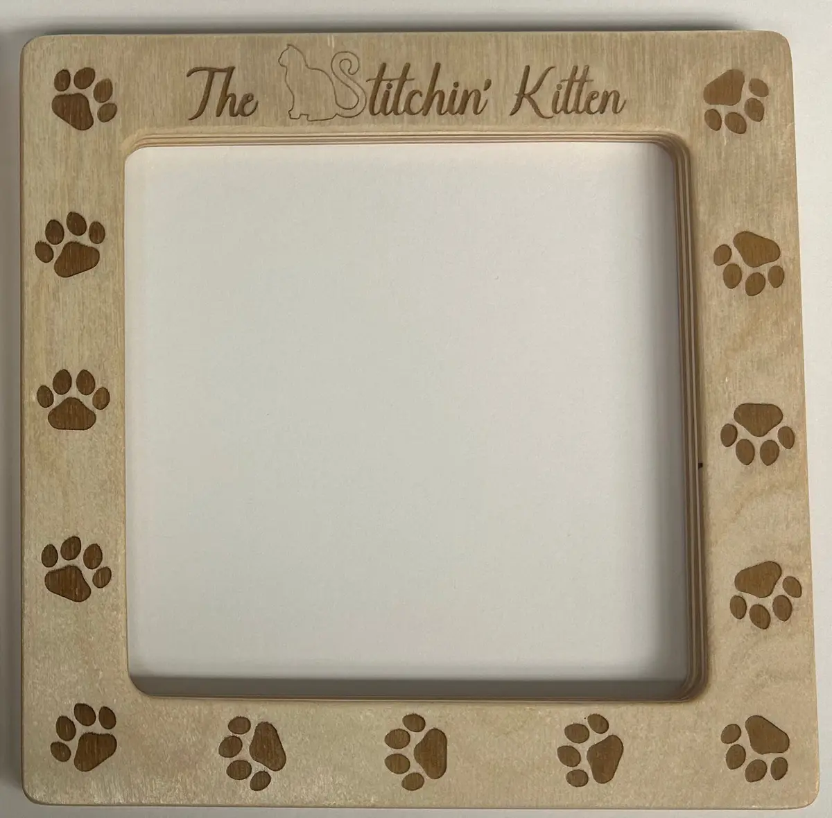 The Stitchin’ Kitten Magnetic Frame 1