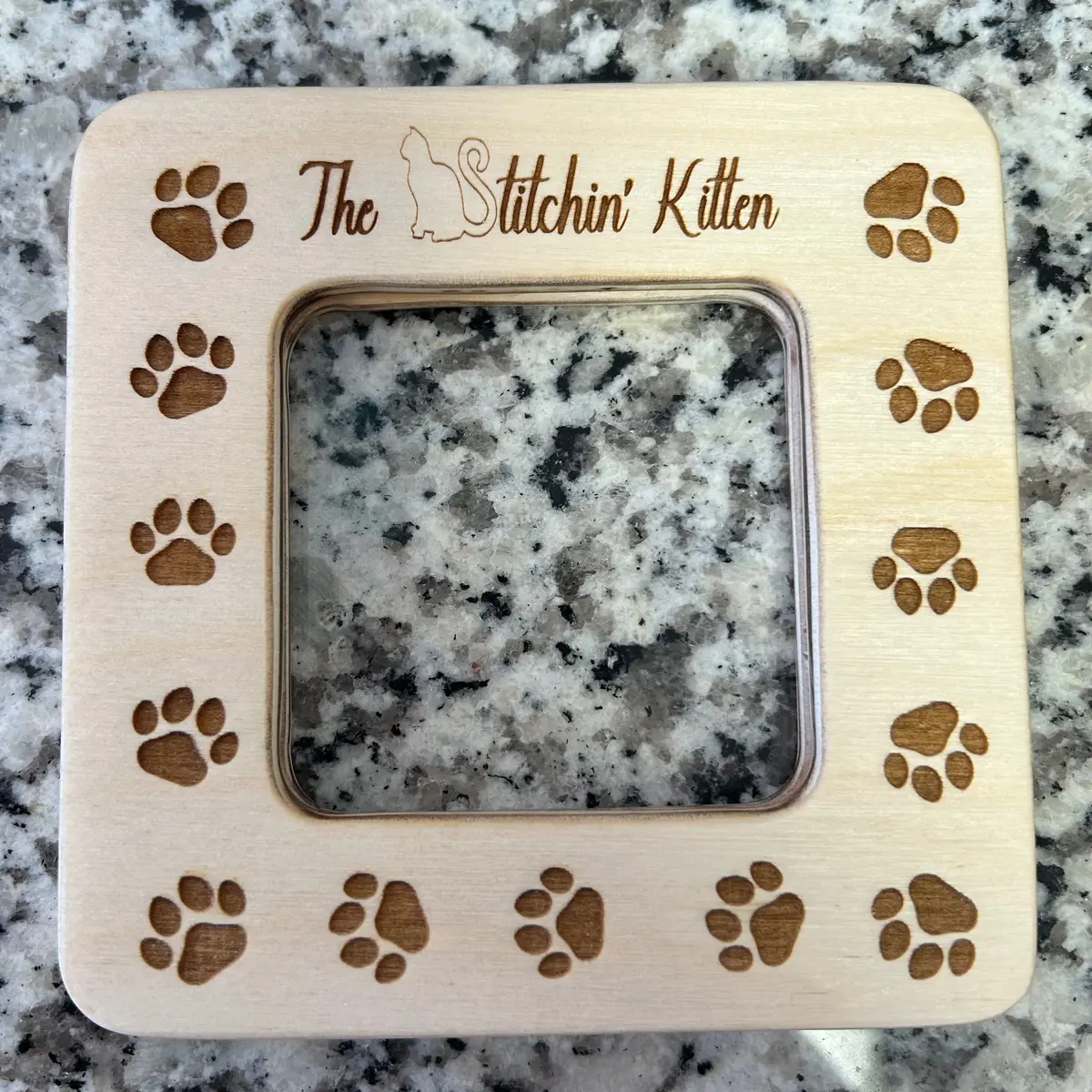The Stitchin' Kitten Small Magnetic Frame 1