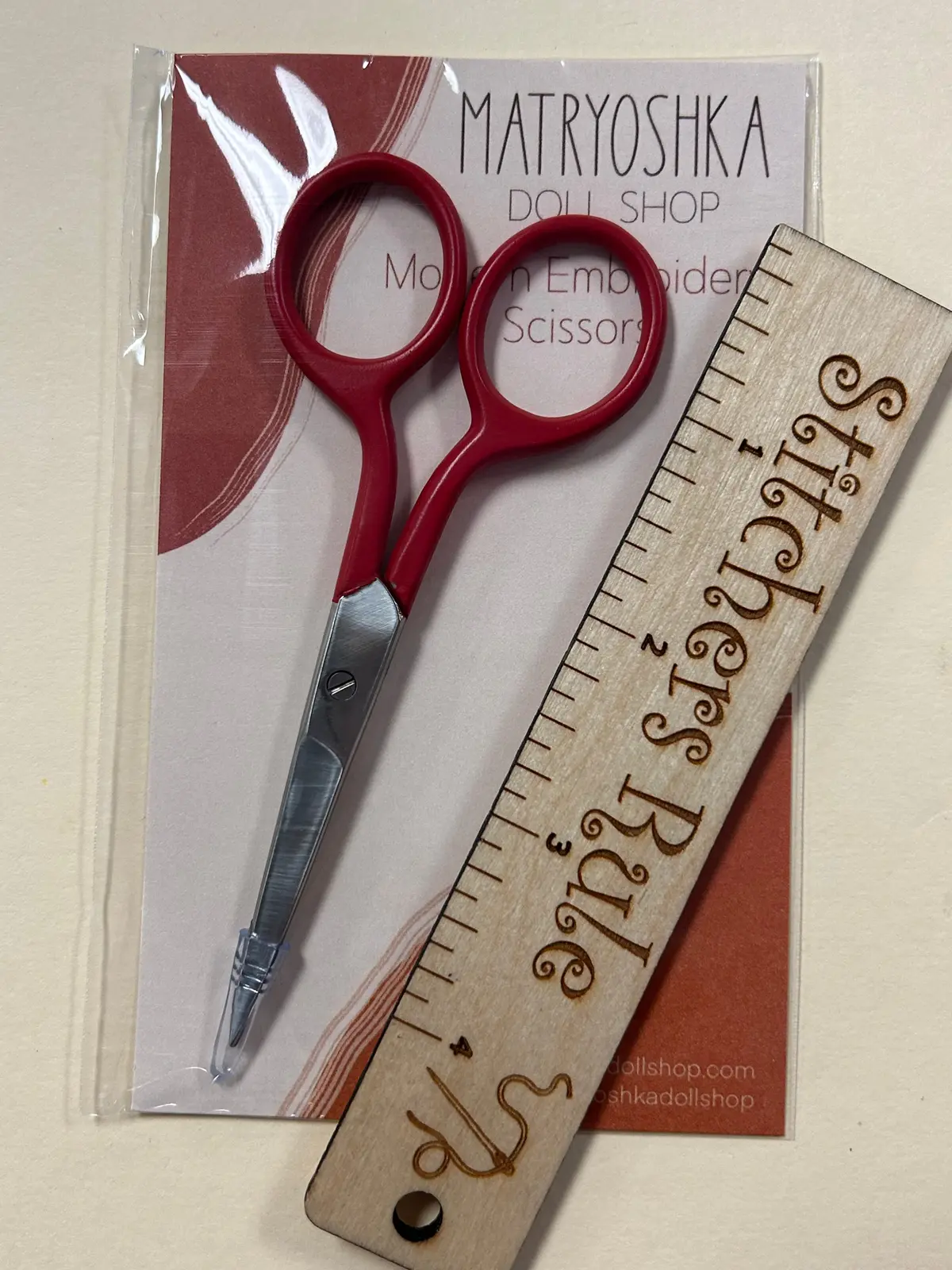 Small Embroidery Scissors - Red 1