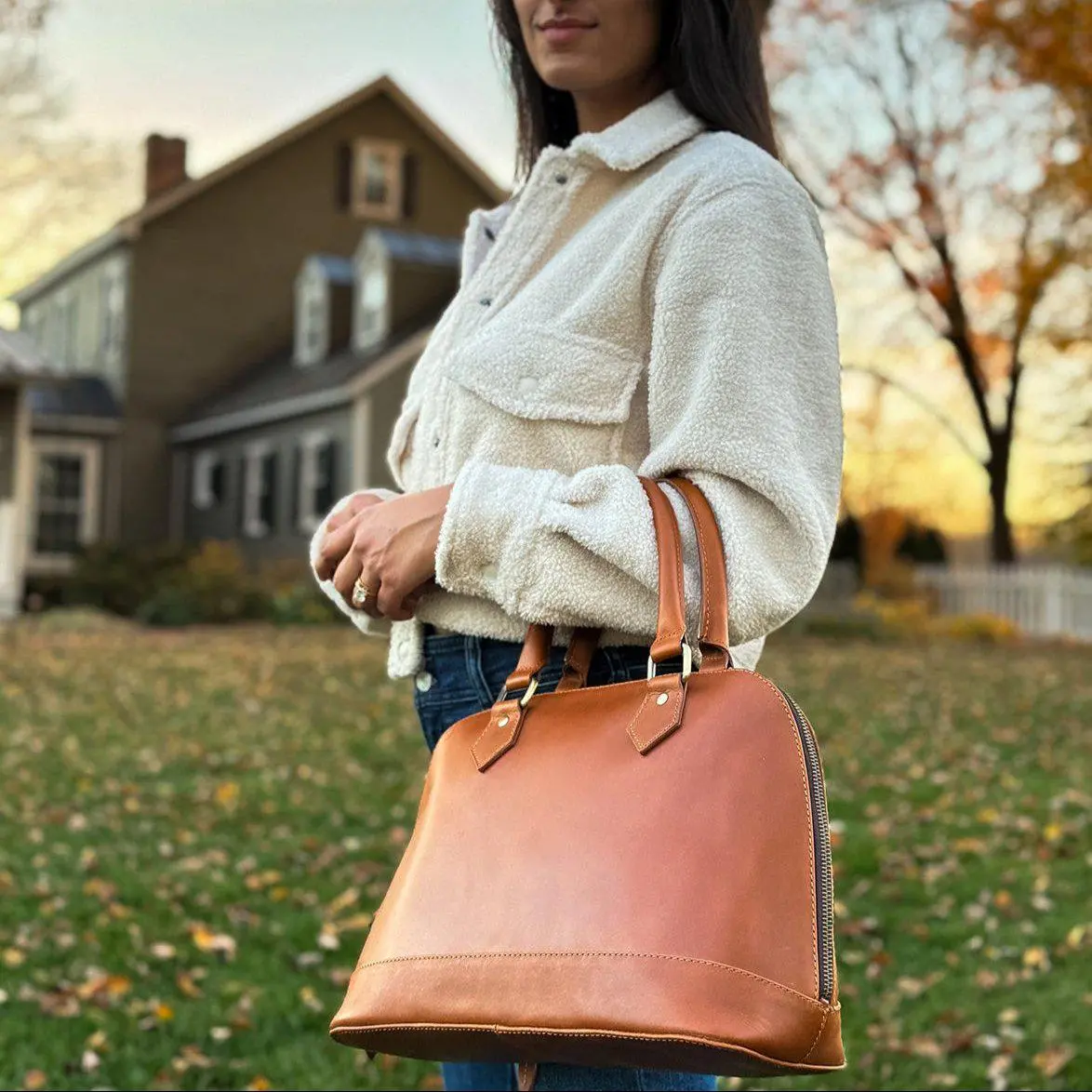 S&W Concealed-Carry Classic Satchel 1